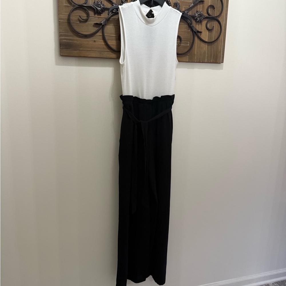 Elegant Black and White Sleeveless Dress Pant - One Piece- Sz L